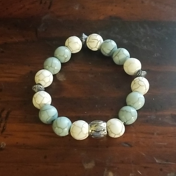 Turquoise and white stone bracelet - Picture 1 of 3